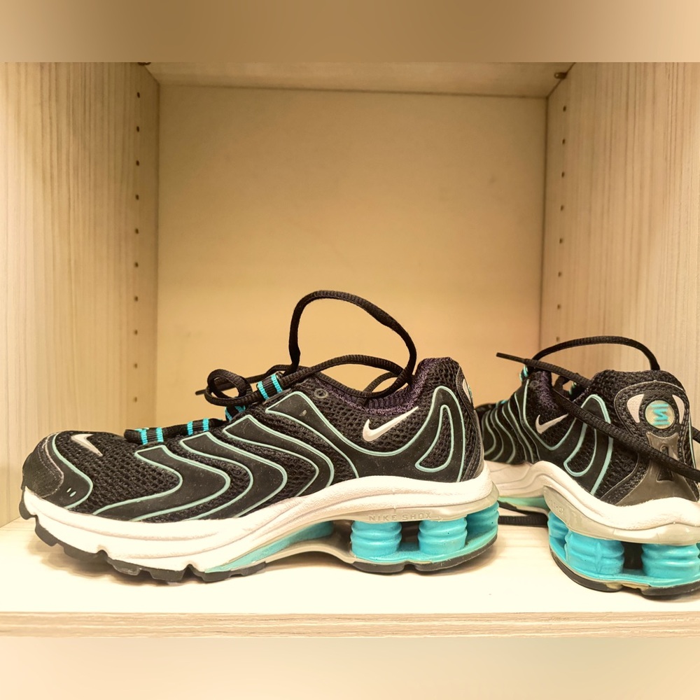 Nike NWT Black and Teal Shox Sneakers